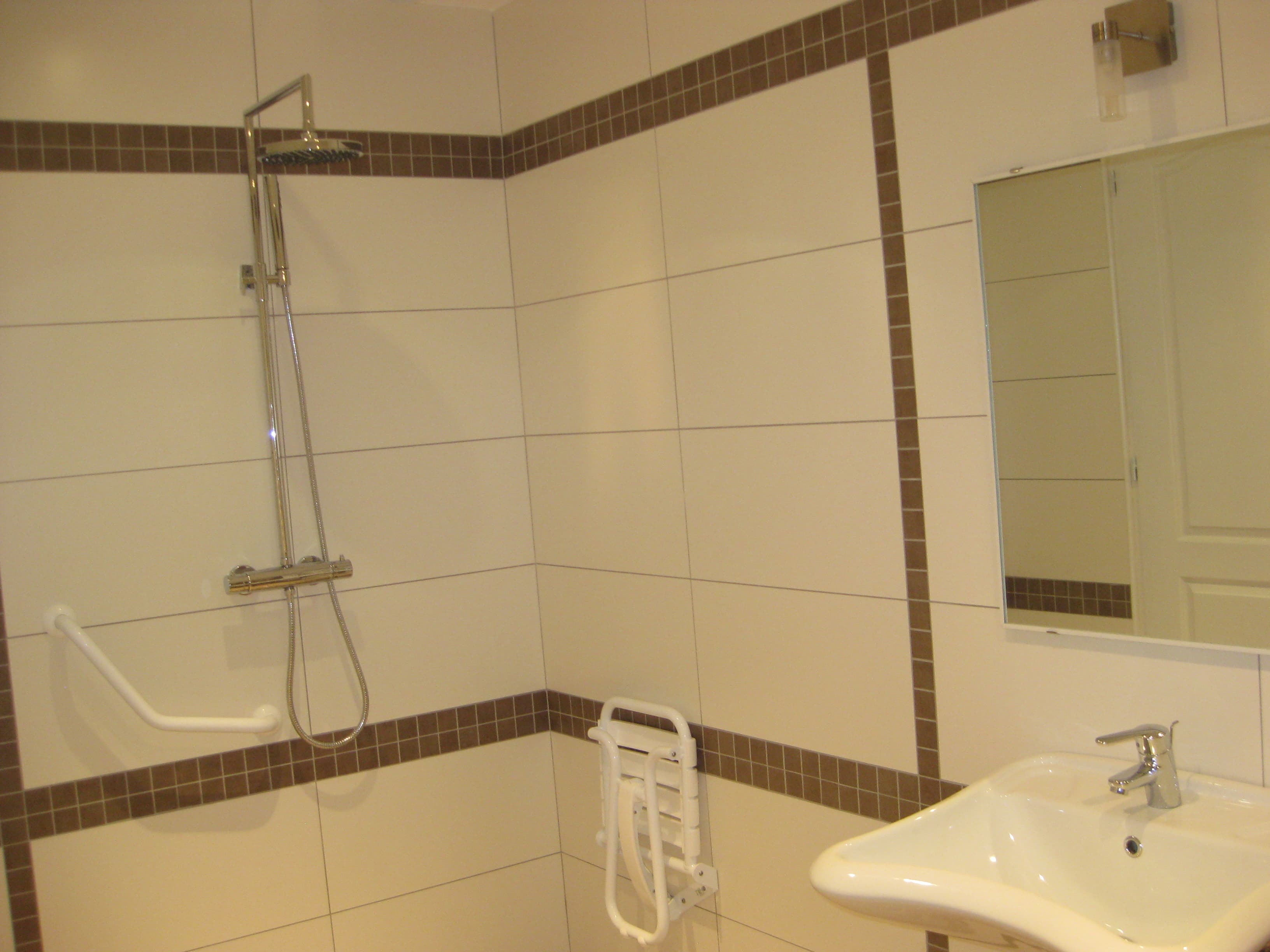 Salle de bain PMR